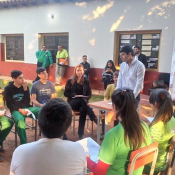 Visita de los Estudiantes a la Escuela Dr. Raul Peña de Potrero Báez